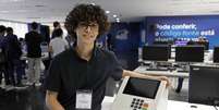 Ricardo Calderam Zanandrea, de 18 anos, participa de Teste Público de Segurança (TPS) das urnas eletrônicas Foto: Alejandro Zambrana/Secom/TSE