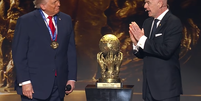 O presidente Trump ganhou o primeiro Prêmio da Paz da Fifa  Foto: Reprodução/Cazé TV