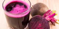 Além da cor vibrante, a bebida se destaca como forma prática de aumentar o consumo de vegetais - depositphotos.com / umochka111 Foto: Giro 10