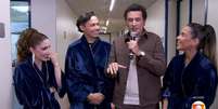 Manu Bahtidão, Silvero Pereira e Wanessa Camargo são entrevistados pelo humorista Rafael Portugal enquanto se preparavam para a final da 'Dança dos Famosos'  Foto: Reprodução de 'Dança dos Famosos' (2025)TV Globo / Estadão