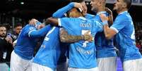 Foto: Francisco Pegarato - Legenda: Jogadores do Napoli celebram vitória sobre a Juventus / Jogada10