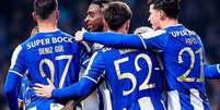Foto: Divulgação / Porto - Legenda: Jogadores do Porto comemoram gol no Estádio do Dragão / Jogada10
