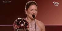 Gabi Zanotti recebe a Bola de Ouro, da ESPN  Foto: Reprodução/ESPN