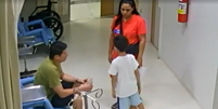 O menino Benício chegou andando ao hospital acompanhado dos pais  Foto: Reprodução/TV Globo