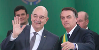 Registro de 2019 com o então presidente Jair Bolsonaro empossando Osmar Terra, agora deputado deputado, como o ministro da Cidadania  Foto: Valter Campanato/Agência Brasil