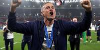 Luis Enrique comemorando t&iacute;tulo do PSG  Foto: ( Getty Images) / Sportbuzz