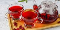 Conhe&ccedil;a os benef&iacute;cios do ch&aacute; de hibisco  Foto: Freepik