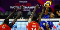 Lance do jogo entre V&ocirc;lei Renata e Al Foto: Rayyan - ( Volleyball World) / Sportbuzz