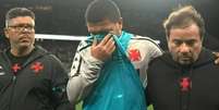 Matheus Carvalho, do Vasco, sentiu dores no aquecimento e deixou o campo chorando - Foto: Reprodu&ccedil;&atilde;o / Jogada10