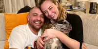 Com que vai ficar o cachorro? Antes da separa&ccedil;&atilde;o Paolla Oliveira e Diogo Nogueira adotaram juntos um bulldog franc&ecirc;s.  Foto: Reprodu&ccedil;&atilde;o/Instagram, @paollaoliveirareal / Purepeople