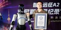 Robô chinês AgiBot A2 andou mais de 100 km sem parar e entrou para o Guinness Book Foto: Divulgação/Guinness World Records / Estadão