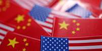 Ilustra&ccedil;&atilde;o com bandeiras dos Estados Unidos e da China
20 de mar&ccedil;o de 2025
REUTERS/Dado Ruvic  Foto: Reuters