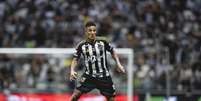 Guilherme Arana em a&ccedil;&atilde;o com a camisa do Galo - Foto: Pedro Souza / Atl&eacute;tico / Jogada10