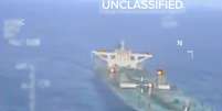 Um novo petroleiro venezuelano perseguido pela Guarda Costeira dos Estados Unidos no Caribe. Imagem publicada na conta X da secretária de Segurança Interna dos Estados Unidos, Kristi Noem.  Foto: © AFP - HANDOUT/ US Secretary of Homeland Security Kristi Noem's X account / AFP / RFI