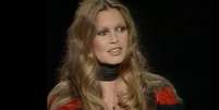 Brigitte Bardot na TV francesa em 1973: contato esporádico com o filho, a quem disse amar de "maneira especial"  Foto: Reprodução/YouTube