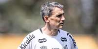 Vojvoda, treinador do Santos Foto: Raul Baretta/ Santos FC / Esporte News Mundo