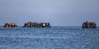 Migrantes tentam atravessar o Canal da Mancha, no norte da Fran&ccedil;a, em 27 de setembro de 2025.  Foto: AFP - SAMEER AL-DOUMY / RFI