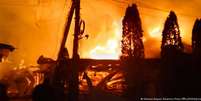 Fogo ap&oacute;s suposto ataque de drones da Ucr&acirc;nia na regi&atilde;o de Kherson  Foto: DW / Deutsche Welle
