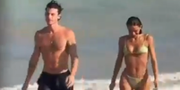 Shawn Mendes e Bruna Marquezine dão primeiro mergulho do ano no mar  Foto: Reprodução/Instagram