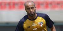  Foto: Rubens Chiri / S&atilde;o Paulo FC - Legenda: Lucas Moura treinou no CT da base do S&atilde;o Paulo / Jogada10