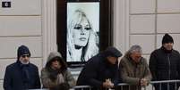 F&atilde;s fazem fila em Saint-Tropez para funeral de Brigitte Bardot Foto: ANSA / Ansa - Brasil