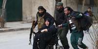 Civis deixam Aleppo em meio a ataques entre Ex&eacute;rcito e for&ccedil;as curdas  Foto: ANSA / Ansa - Brasil