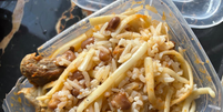 Em imagem da marmita, obtida pelo Terra, &eacute; poss&iacute;vel ver pontos pretos no alimento referentes &agrave; subst&acirc;ncia t&oacute;xica  Foto: Reprodu&ccedil;&atilde;o/Pol&iacute;cia Civil