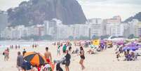 Movimenta&ccedil;&atilde;o na praia do Leme, Zona Sul do Rio do Janeiro nesta quarta-feira, 7/1 Foto: &Eacute;rica Martin/AG&Ecirc;NCIA O DIA/ESTAD&Atilde;O CONTE&Uacute;DO