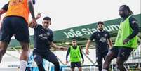 Foto: Divulga&ccedil;&atilde;o - Legenda: Jogadores do City durante treinamento da equipe / Jogada10