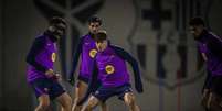 Foto: Marc Graupera/Barcelona - Legenda: Jogadores do Barcelona durante treinamento da equipe / Jogada10
