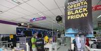 Alta do varejo restrito em novembro est&aacute; ligada aos descontos da Black Friday, segundo analistas Foto: Tiago Queiroz/Estad&atilde;o / Estad&atilde;o