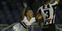 S&atilde;o-paulinos vibram.Time goleia Oper&aacute;roo e segue vivo na Copinha.  Foto: Miguel Schincariol/S&atilde;o Paulo FC / Jogada10