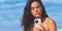 Bruna Marquezine j&aacute; declarou que tem dificuldades em responder as pessoas e deixa muita gente no v&aacute;cuo no WhatsApp.  Foto: AGNews / Purepeople