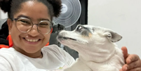 Milena e seu cachorro de estimação, Zorro, de 11 anos  Foto: Reprodução/Instagram