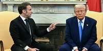 O presidente franc&ecirc;s, Emmanuel Macron, ao lado do presidente americano, Donald Trump, em foto de 24 de fevereiro de 2025, na Casa Branca, Washington, Estados Unidos.  Foto: AFP - JIM WATSON / RFI