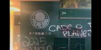 Muros pichados na sede do Palmeiras em Perdizes, Zona Oeste de S&atilde;o Paulo &ndash;  Foto: Reprodu&ccedil;&atilde;o de v&iacute;deo / Jogada10