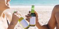 Entenda se faz mal ingerir bebida alc&oacute;olica debaixo de sol  Foto: Freepik