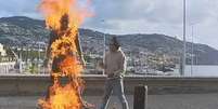 V&iacute;deo de homem ateando fogo em est&aacute;tua foi publicado no Instagram  Foto: Reprodu&ccedil;&atilde;o/Instagram/zaino.tcc.filipe
