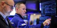 Operadores trabalham na bolsa de Nova York
21 de janeiro de 2026
REUTERS/Brendan McDermid  Foto: Reuters
