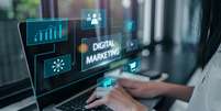 A intelig&ecirc;ncia artificial n&atilde;o atua de forma &uacute;nica nem resolve sozinha todos os desafios do marketing Foto: Have a nice day Photo | Shutterstock / Portal EdiCase