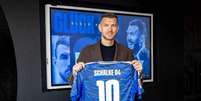 Edin Deko será o camisa 10 do Schalke 04 - Foto: Reprodução/X / Jogada10