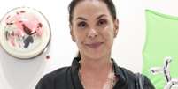 Botox natural é o segredo de skincare de Carolina Ferraz, aos 58 anos: 'Testa mexe menos'.  Foto: AGNews / Purepeople