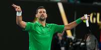 Djokovic est&aacute; nas quartas do Australian Open Foto: ( Getty Images) / Sportbuzz