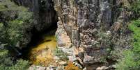 A Trilha do Sol &eacute; um circuito de caminhada que d&aacute; acesso a tr&ecirc;s principais atrativos: o Po&ccedil;o Dourado, a Cachoeira do Grito e o C&acirc;nion do Amor - Ana Di Tullio/Wikimedia Commons Foto: Giro 10
