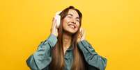 A m&uacute;sica &eacute; processada pelo c&eacute;rebro de forma quase autom&aacute;tica e tem o poder de influenciar emo&ccedil;&otilde;es, n&iacute;vel de estresse, foco e decis&otilde;es Foto: muse studio | Shutterstock / Portal EdiCase