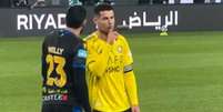 Cristiano Ronaldo provoca advers&aacute;rio no jogo entre Al Nassr e Al Taawon, pela Liga Saudita - Reprodu&ccedil;&atilde;o de video Foto: Jogada10