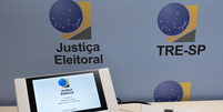Brasil adota equipamento de votação de gravação direta: o voto é digitado e gravado digitalmente na máquina  Foto: Divulgação/TRE-SP