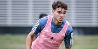 Arthur Viana disputou tr&ecirc;s partidas em 2024 com o t&eacute;cnico Fernando Seabra - Foto: Gustavo Aleixo/Cruzeiro / Jogada10