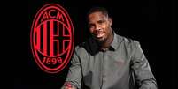 Foto: Divulga&ccedil;&atilde;o - Legenda: Maignan estende contrato e segue no Milan at&eacute; 2031 / Jogada10