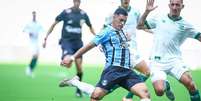 Gr&ecirc;mio patina na Arena. Fase n&atilde;o &eacute; boa - Foto: Lucas Uebel/Gr&ecirc;mio / Jogada10